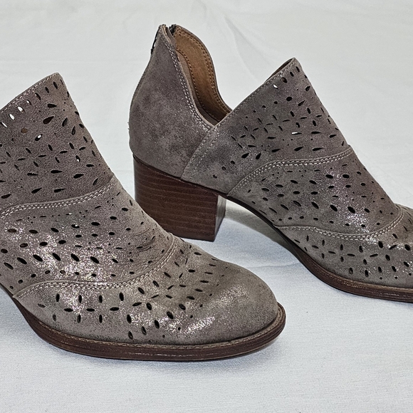 Gray/ Light Brown Woman's Wyoming Ankle Boots‎ - Picture 1 of 10